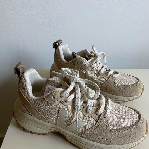 Reformation Veja Cream Sneakers NWOT - Picture 5 of 8